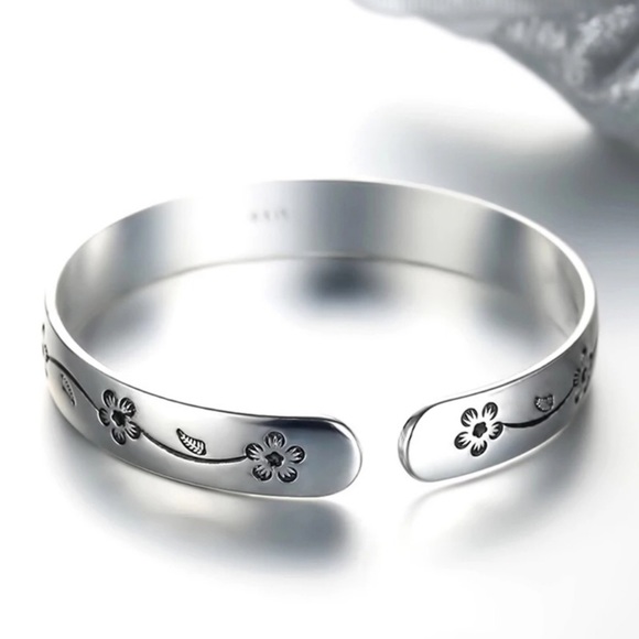 925 STERLING SILVER ENGRAVED FLORAL ADJUSTABLE CUFF BRACELET - Picture 2 of 7